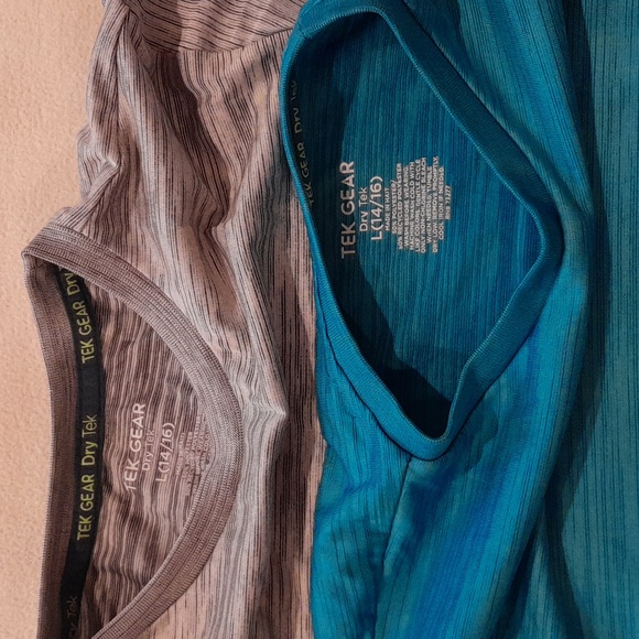 Two tek gear boys athletic shirts, large size - Picture 2 of 2